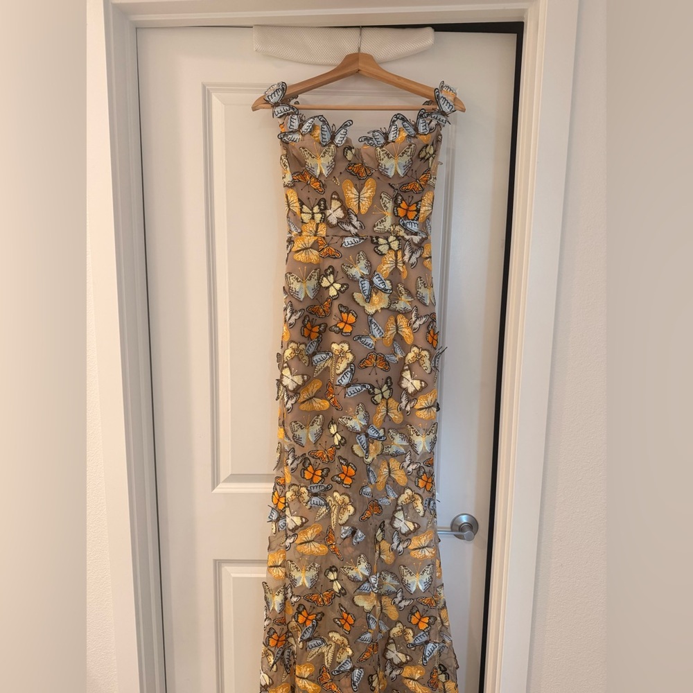 NWOT BRONX AND BANCO Bella 3D Butterfly Jasmine Off the Shoulder Gown - Picture 6 of 16